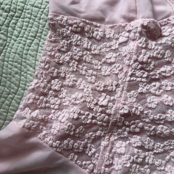 Wild Fable Pink Lace Camisole Cami Floral Sheer Tank Top V-Neck NWT Size M - Picture 3 of 8